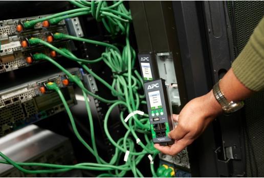 Produktbild APC NetShelter Rack PDU Advanced, Messgerät, 0U, Dreiphasig, Rackmount, Senkrecht, Schwarz