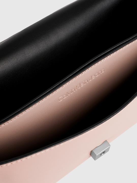 Produktbild Calvin Klein Geformte Ew Flap-Handtasche für Damen
