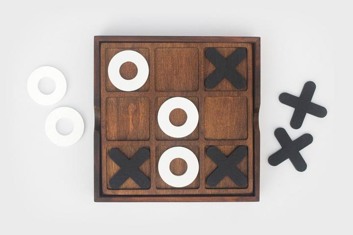Immagine prodotto Luckies Tic-Tac-Toe (Tedesco, Francese, Italiano, Inglese, Svizzero-tedesco)