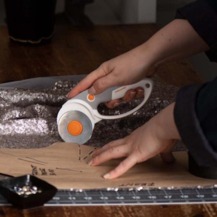 Produktbild Fiskars Rollmesser Titanium 60mm Rechts- und Linkshänder