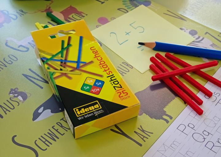 Immagine prodotto Idena Bastoncini per il conteggio in legno 25s colorati 75mm FSC100