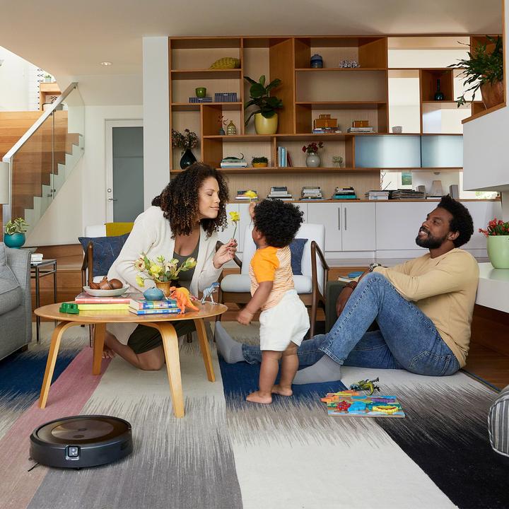 Actual product image iRobot Roomba j7+ (Robot vacuum)