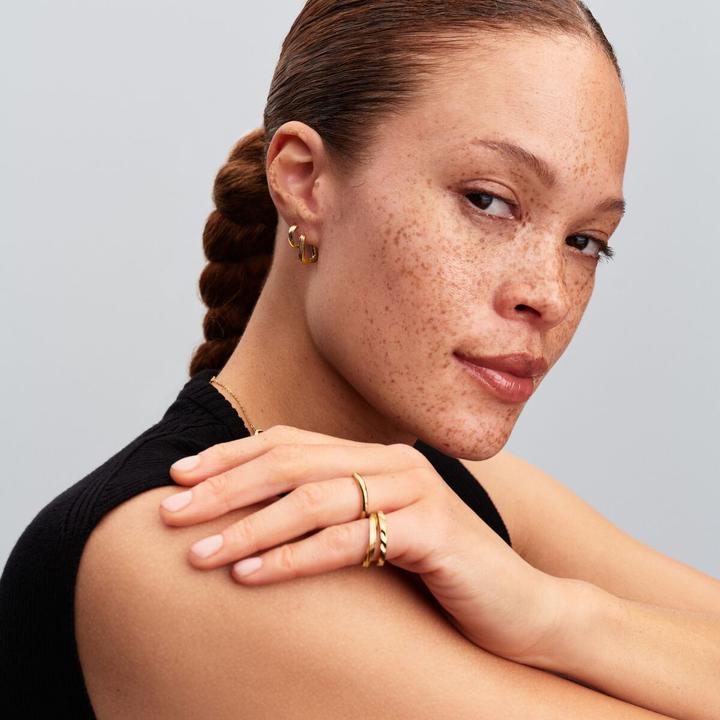Image du produit Pandora Boucle d'oreille Huggie torsadée (Plaqué or)