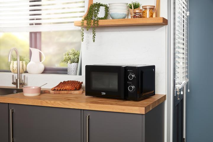 Image du produit Beko MOC 20100 BFB sw Micro-ondes 700W 20L 5 vitesses Minuterie mécanique (20 l)
