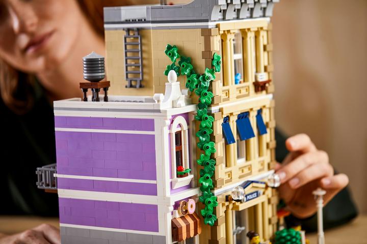 Actual product image LEGO Police Station (10278, LEGO Creator Expert, LEGO Rare Sets)