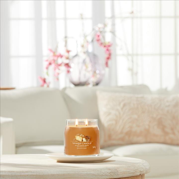 Actual product image Yankee Candle Spiced Banana Bread Signature Medium Jar Scented Candle