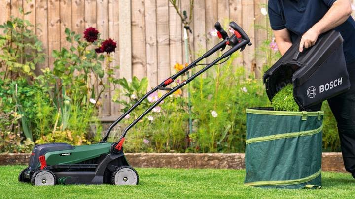 Productafbeelding Bosch Home & Garden UniversalRotak 2x18V-37-550 (Oplaadbare batterij)