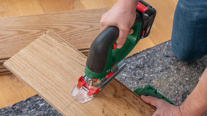 Produktbild Bosch Home & Garden UniversalSaw 18V-100