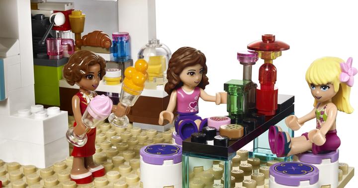 Actual product image LEGO Friends Heartlake Grand Hotel (41101, LEGO Friends)