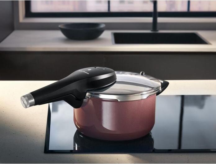 Immagine prodotto WMF Pentola a pressione FUSIONTEC Rosso (22 cm, Cucina a vapore, Tecnologia di fusione)