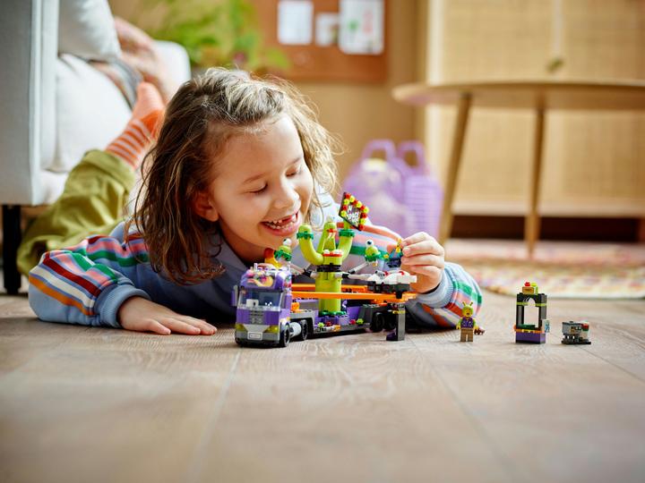 Image du produit LEGO Camion avec carrousel spatial (60313, LEGO City)