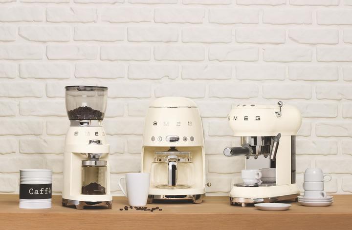 Actual product image Smeg 50s style (CH plug)
