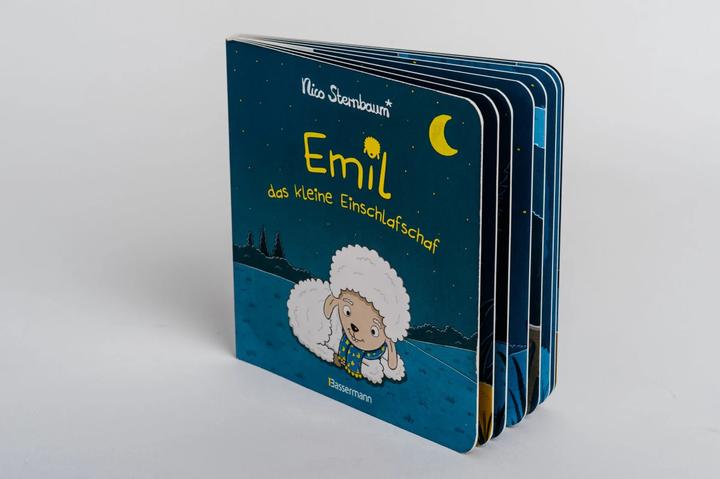 Actual product image Emil das kleine Einschlafschaf. Eine Gutenachtgeschichte zum Vorlesen und Betrachten. (German, Nico Sternbaum, 2020)