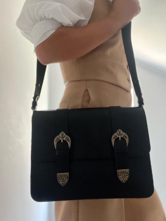 Produktbild Only-Bags.Store Schwarze Leder-Umhängetasche, kleine Leder-Crossbody-Tasche, Geschenk für Sie, aus Vollnarbenleder