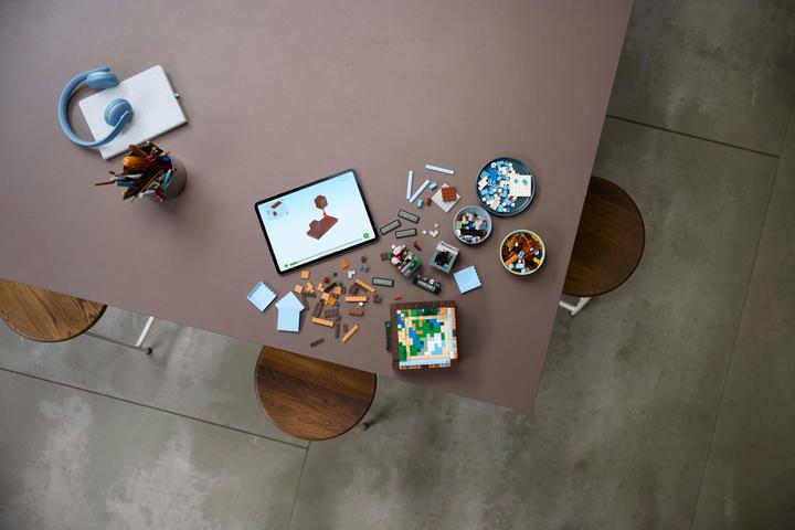 Actual product image LEGO The Crafting Table (21265, LEGO Minecraft)