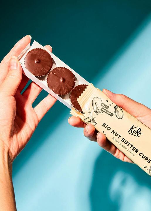 Image du produit KoRo Pralines rondes foncées bio fourrées à la purée de pistache (468 g)