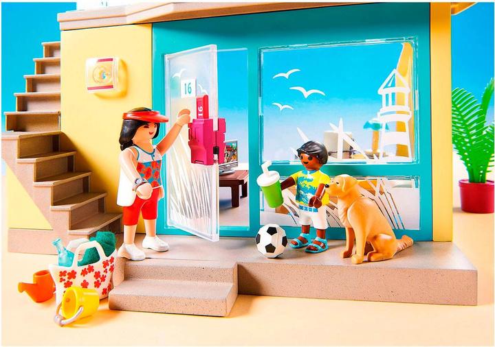 Actual product image Playmobil Beach Hotel (70434, Playmobil Family Fun)