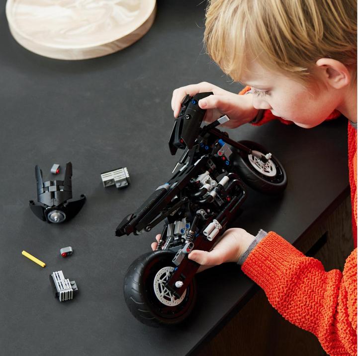 Actual product image LEGO The Batman - Batcycle (42155, LEGO Technic)
