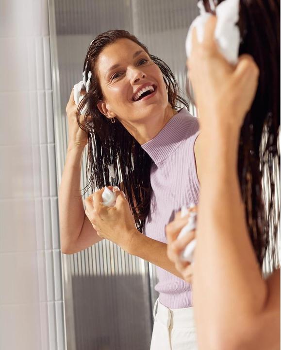 Produktbild NIVEA Diamant Volumen Schaumfestiger (150 ml, Volumenschaum)