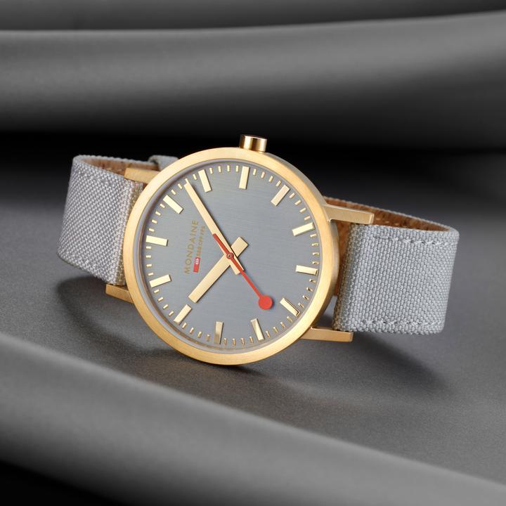 Produktbild Mondaine Classic - von der Natur inspiriert - Ip Gold (Analoguhr, 40 mm)
