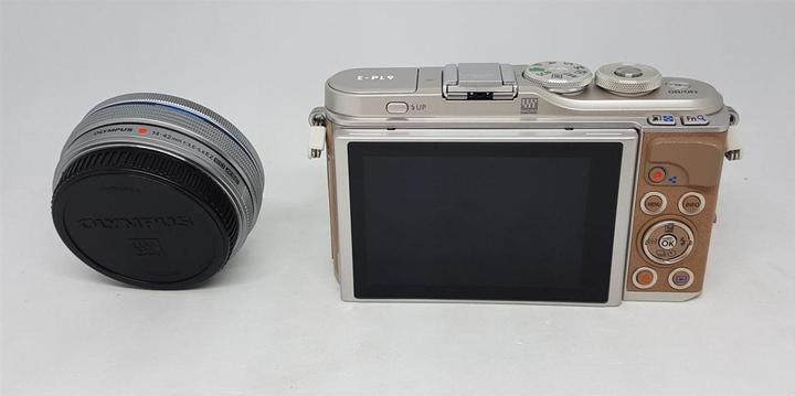 Actual product image Olympus PEN E-PL9 Kit (14 - 42 mm, 16.10 Mpx, Micro Four Thirds)