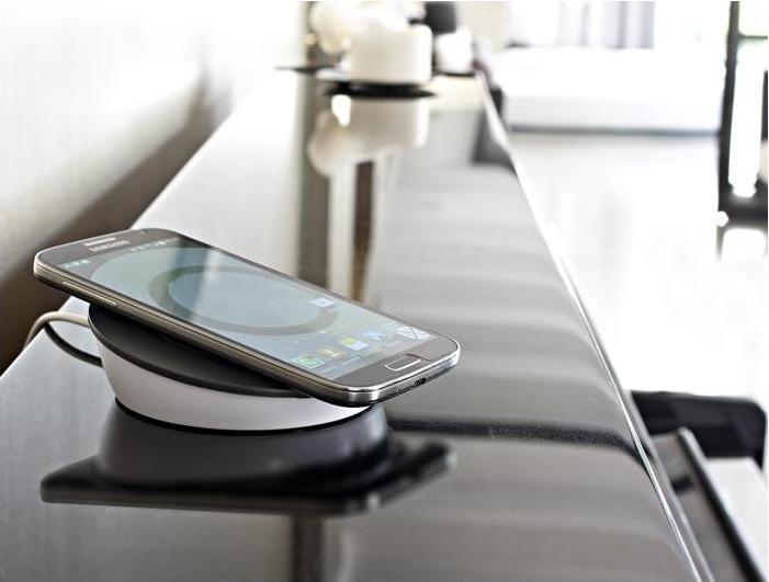 Actual product image Navilock Mobile Qi wireless charging station Compatible Qi-enabled devices: iPhone 8, 8 Plus, X Google Nexus (5 W)