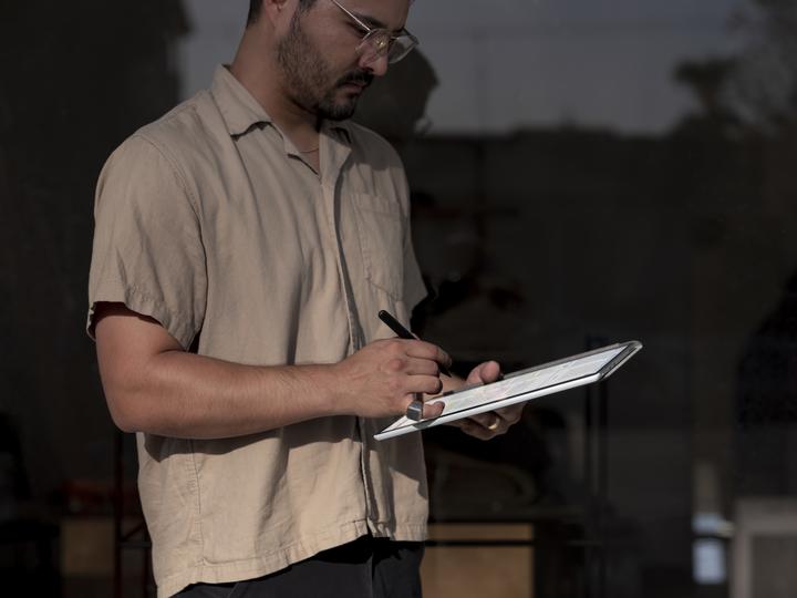 Produktbild Microsoft Surface Pro X (13", Microsoft SQ1, 8 GB, 128 GB)