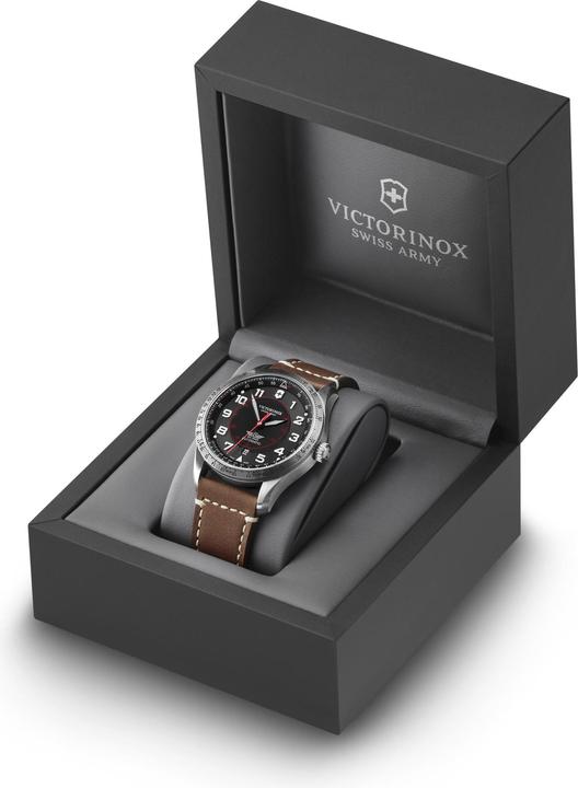 Image du produit Victorinox Airboss Mecha 42, cadran BLK, bracelet en cuir BRN (Montre pilote, 42 mm)
