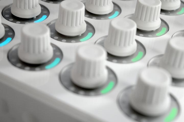 Image du produit DJTechTools Midi Fighter Twister Blanc (Contrôleur)