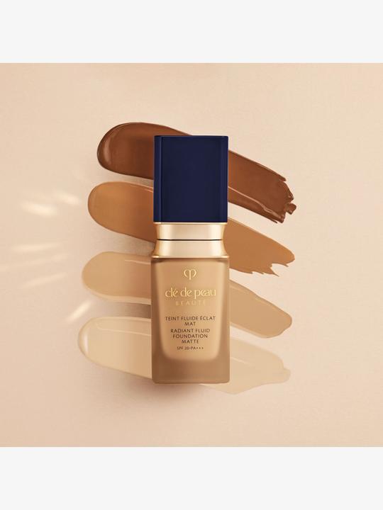 Produktbild Clé De Peau Radiant Fluid Foundation Matte I10 (I10 - Very Light Ivory)