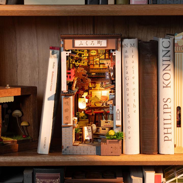 Image du produit Robotime Bausatz Sakura's Weinstrasse, Modell Art: Book Nook