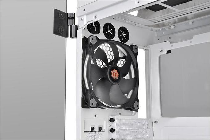 Actual product image Thermaltake View 71 (E-ATX)