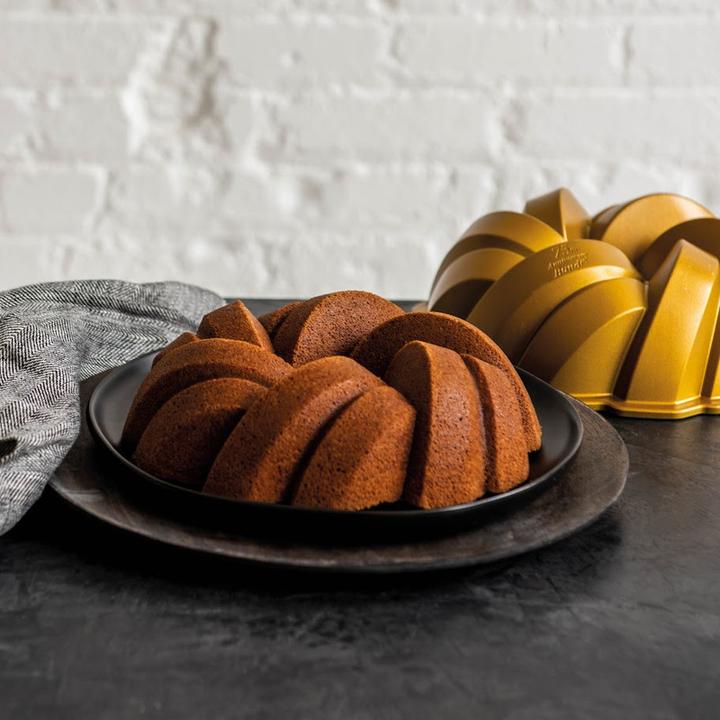 Image du produit Nordic Ware - 75e anniversaire du Pan Braided Bundt (27 cm)
