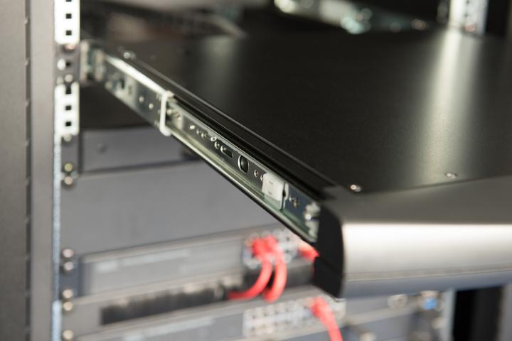 Produktbild Digitus 19" HD LCD KVM Konsole, 16-Port VGA, schweizer Tastatur