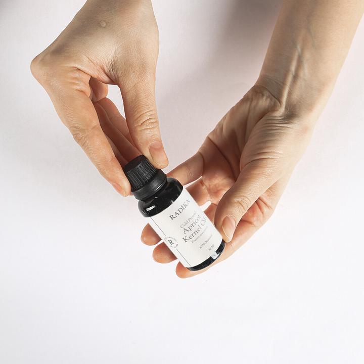 Actual product image Radika Apricot kernel oil, cold-pressed, 100% pure, organic, natural, 30 ml (Body oil, 30 ml)