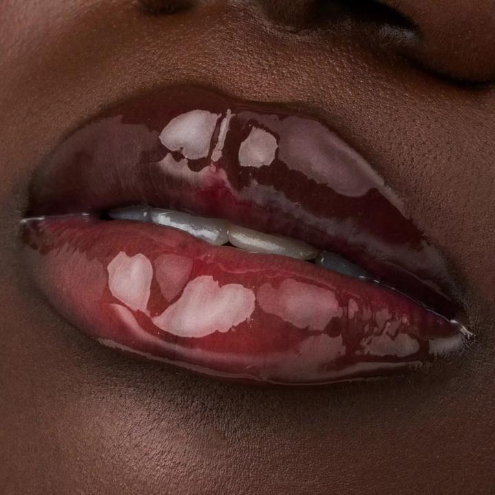 Actual product image Catrice Glossin Glow Tinted Lip Oil Glow For The Show (030)