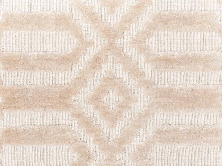 Actual product image Beliani Viscose carpet 140 x 200 cm beige ADATEPE (140 x 200 cm)