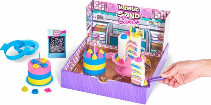 Actual product image Spin Master Kinetic Sand, Rainbow Cake Shoppe, 680 g de sable jaune, rose, bleu et blanc parfumé à la vanille, 1