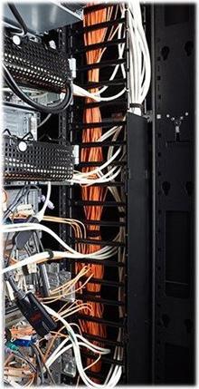 Produktbild APC Hinged Covers for NetShelter SX 750mm Wide Vertical Cable Manager