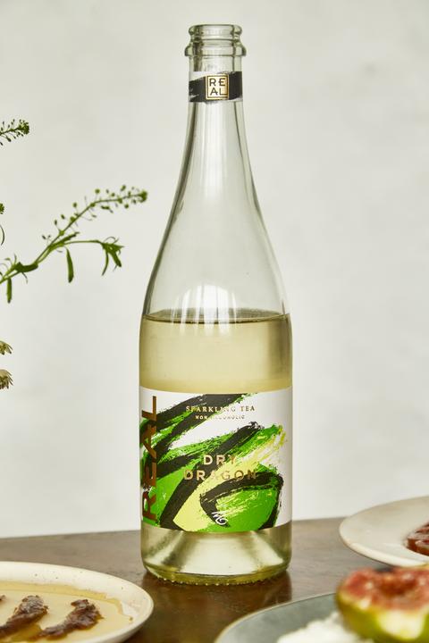 Produktbild The Real Drinks Co. REAL Dry Dragon Non-Alcoholic Fermented Sparkling Tea (1 x 75 cl)