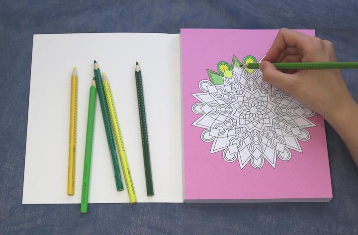 Actual product image Mandala-Malträume: Fantastische Muster (German, Manuela Häcker-Becker, 2017)