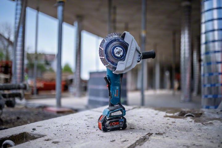 Produktbild Bosch Professional GWS 18V-180 P L-BOXX (180 mm)