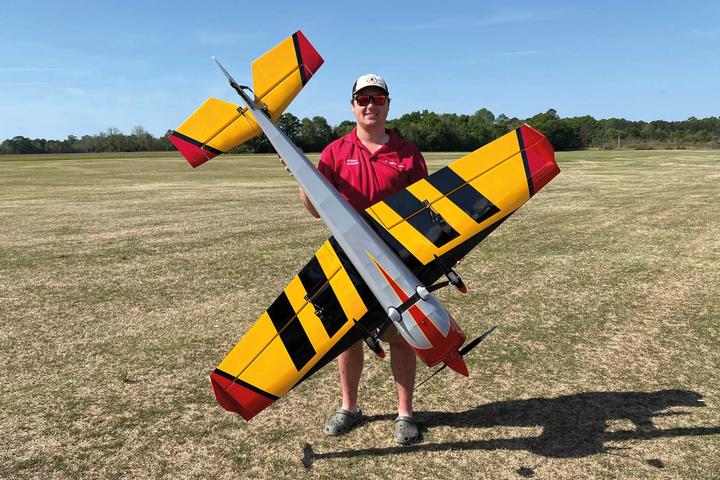 Produktbild Extremeflight-RC SLICK 580 70" V2 ARF Gelb/Rot/Grau