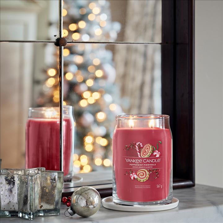 Actual product image Yankee Candle Peppermint Pinwheels Signature Large Jar Scented Candle