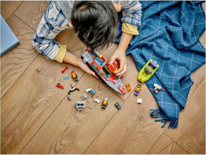 Immagine prodotto LEGO 60373 Barca a fuoco (60373, LEGO City)