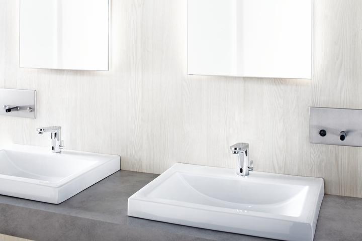 Actual product image Grohe Eurosmart CE infrared washbasin faucet with temperature regulation