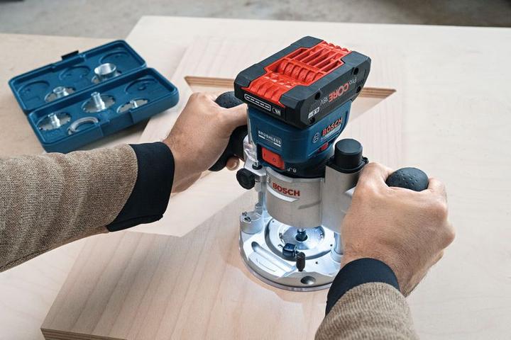 Productafbeelding Bosch Professional Kantenfrees GKF 18V-8 Professional solo, 18Volt (blauw/zwart, zonder accu en lader)