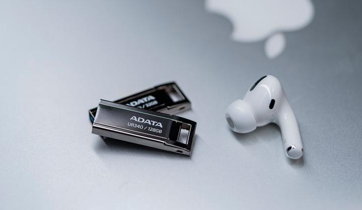 Image du produit Adata Lecteur flash USB UR340 USB Type-A 3.2 Gen 2 (3.1 Gen 2) Noir (128 Go, USB-A)