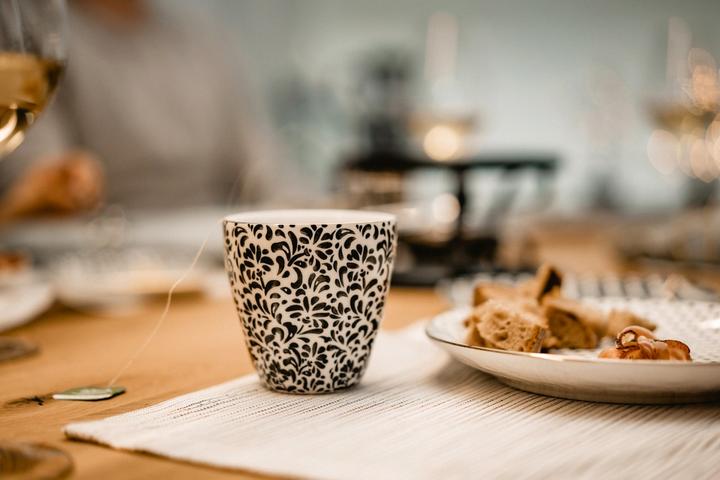 Actual product image Kadastar Coffee cup Metropolitan Floral 250 ml, Black / White (250 ml, 1 x)