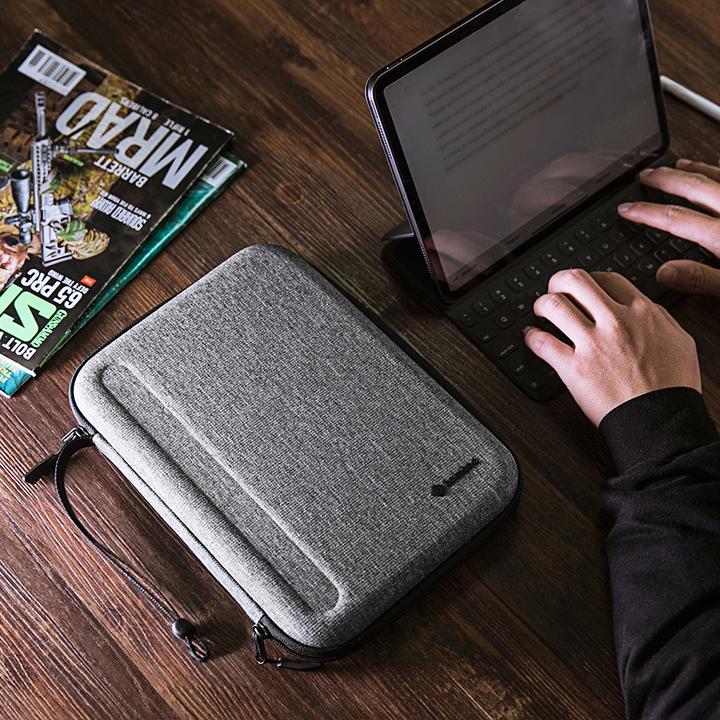 Image du produit tomtoc Etui pour tablette Smart A06 (9.7-11") (iPad Pro 11 2020 (2. Gen), Microsoft Surface Go, iPad Pro 10.5 2017 (1. Gen), iPad Pro 11 2018 (1. Gen), iPad Air 2020 (4. Gen), iPad Air, iPad Air 2022 (5e génération))